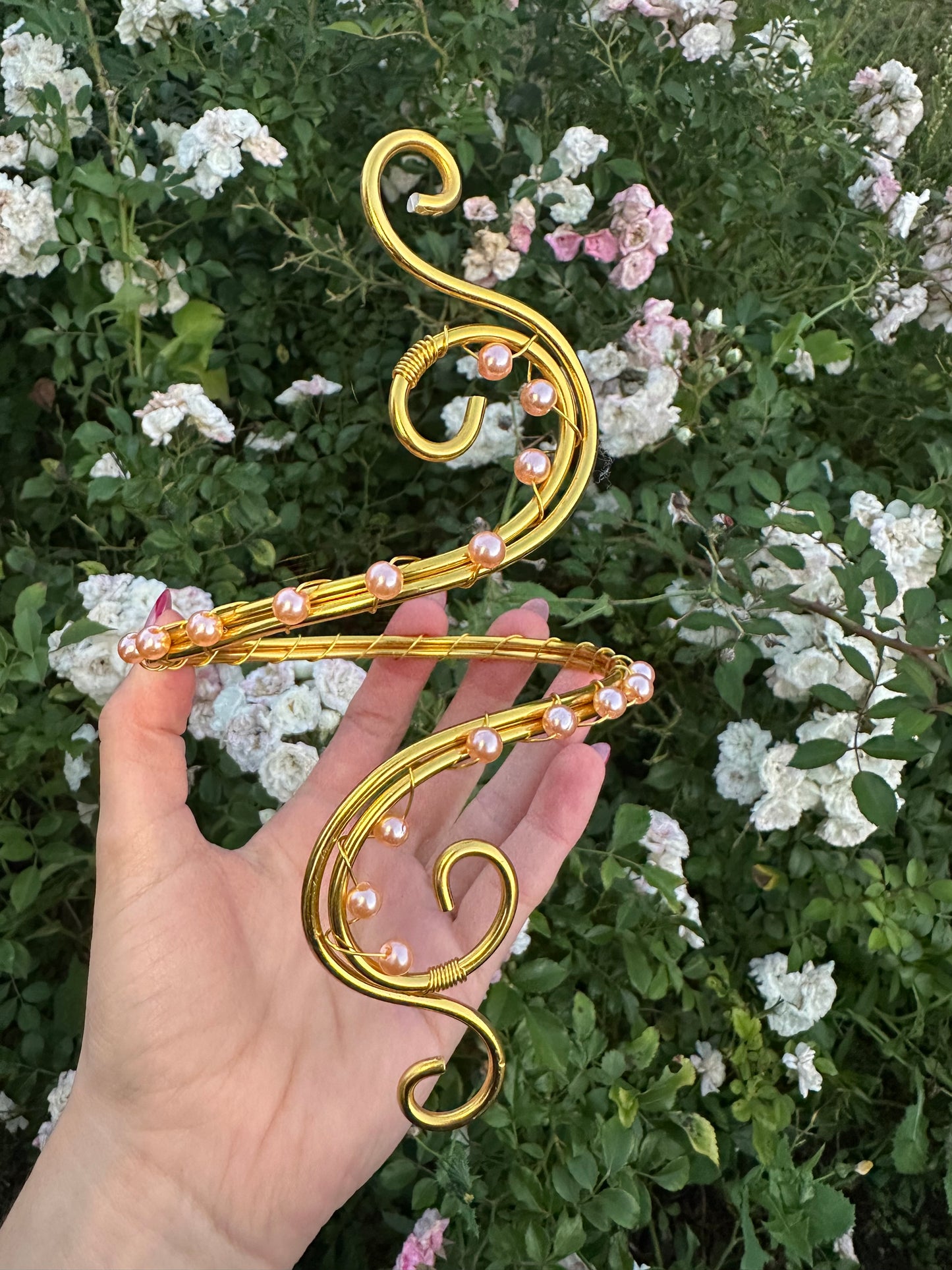Oberarmreif Gold 'Daiga' – Handgemachter Fairycore Arm Cuff Jewelry