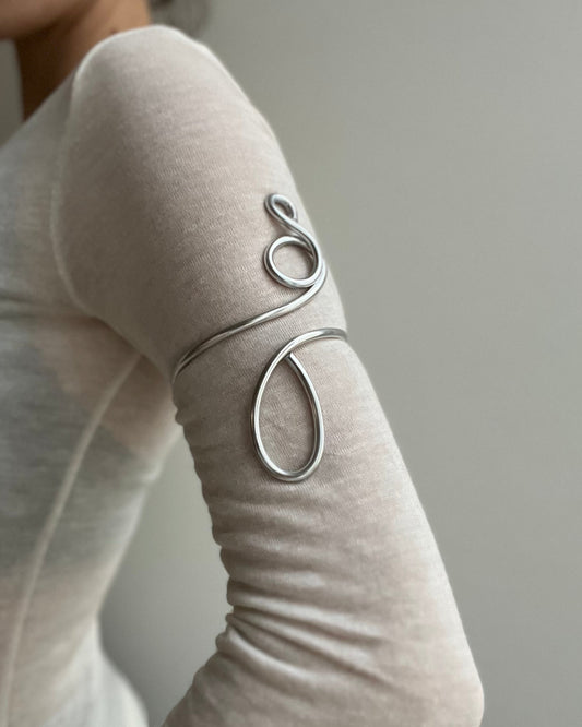 Oberarmreif Silber 'Autumn' – Handgemachter Minimalistischer Arm Cuff