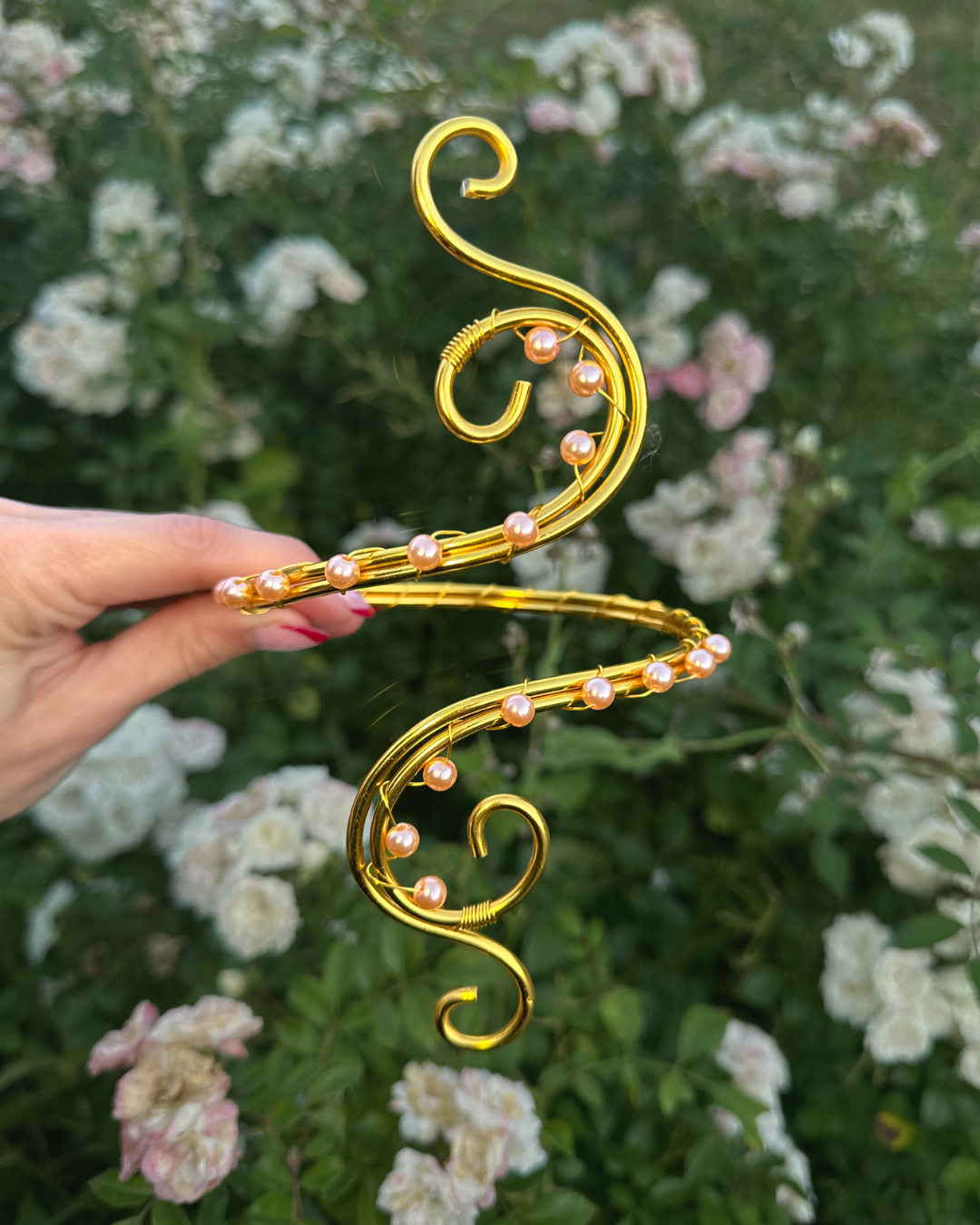 Oberarmreif Gold 'Daiga' – Handgemachter Fairycore Arm Cuff Jewelry