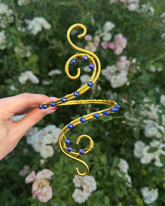 Oberarmreif Gold 'Daina' – Handgemachter Fairycore Arm Cuff Jewelry