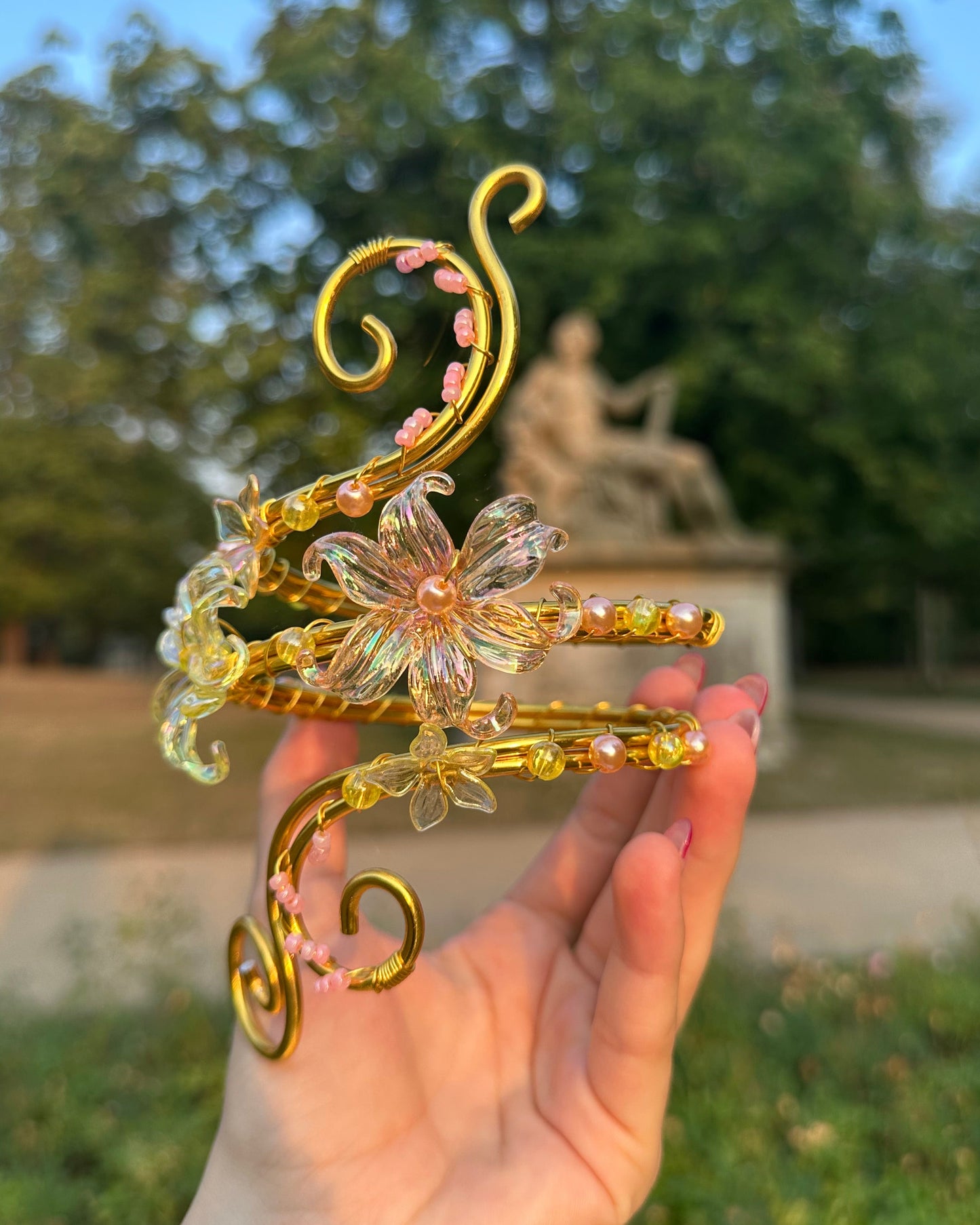 Oberarmreif Gold 'Emmi' – Handgemachter Fairycore Arm Cuff