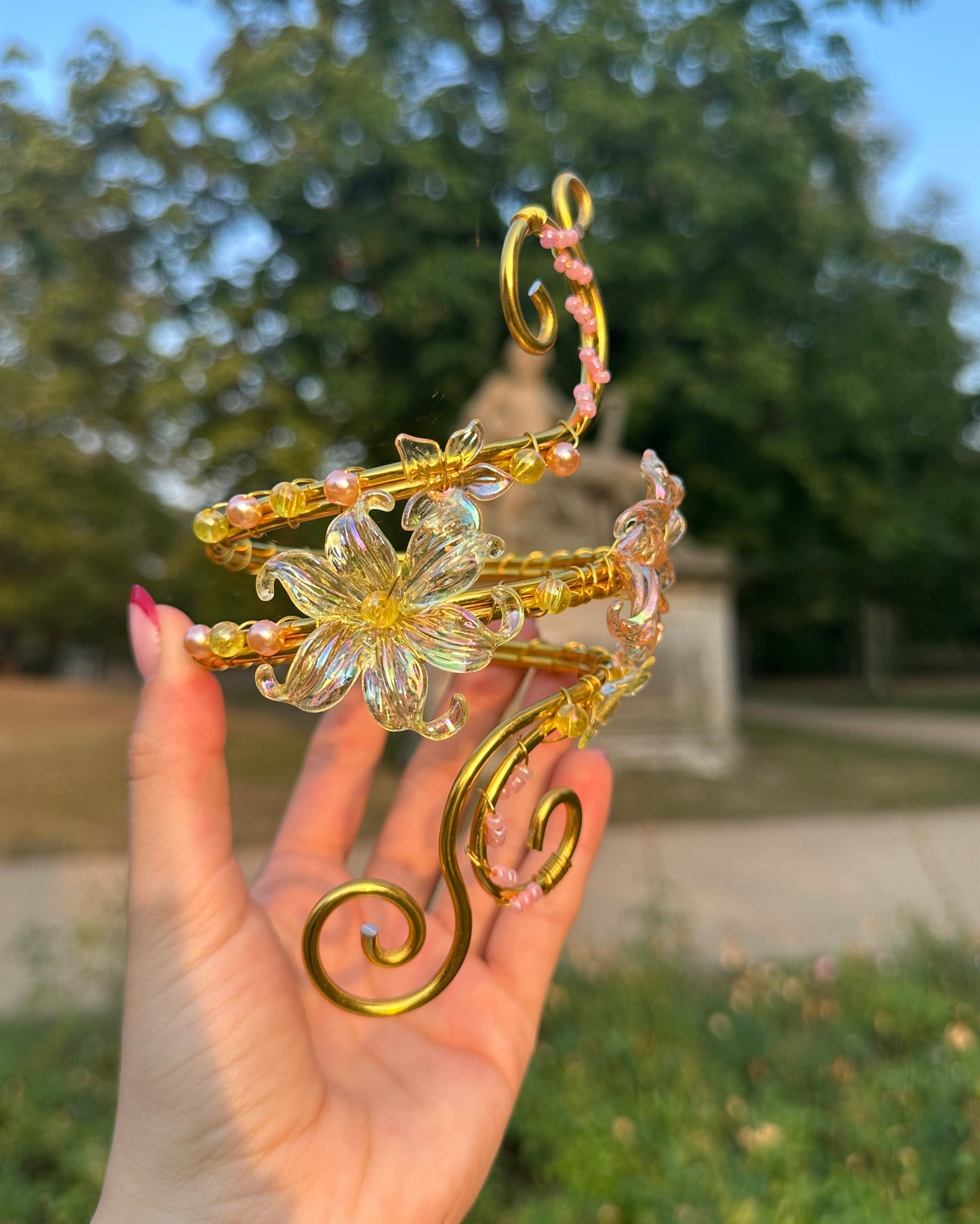 Oberarmreif Gold 'Emmi' – Handgemachter Fairycore Arm Cuff