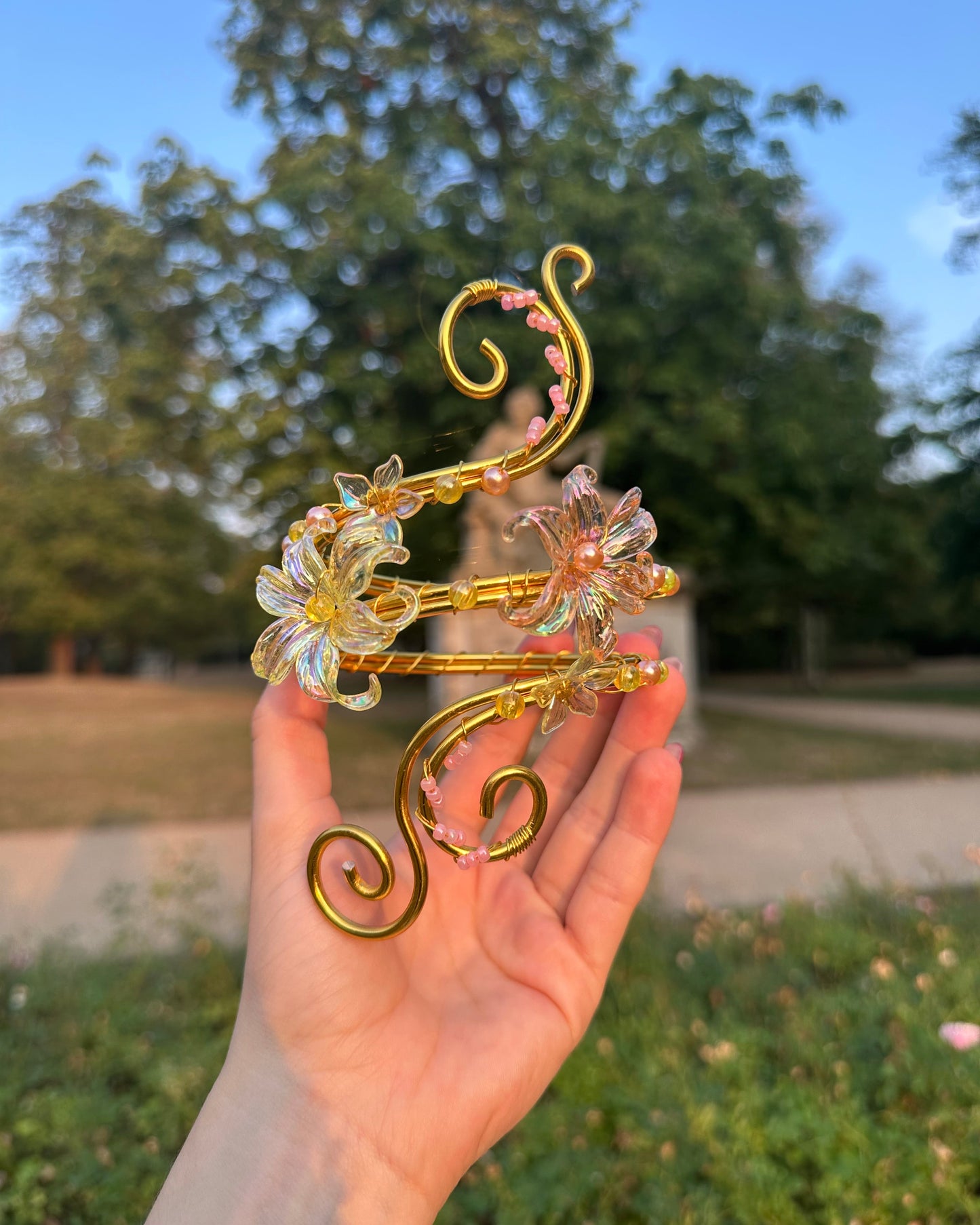 Oberarmreif Gold 'Emmi' – Handgemachter Fairycore Arm Cuff