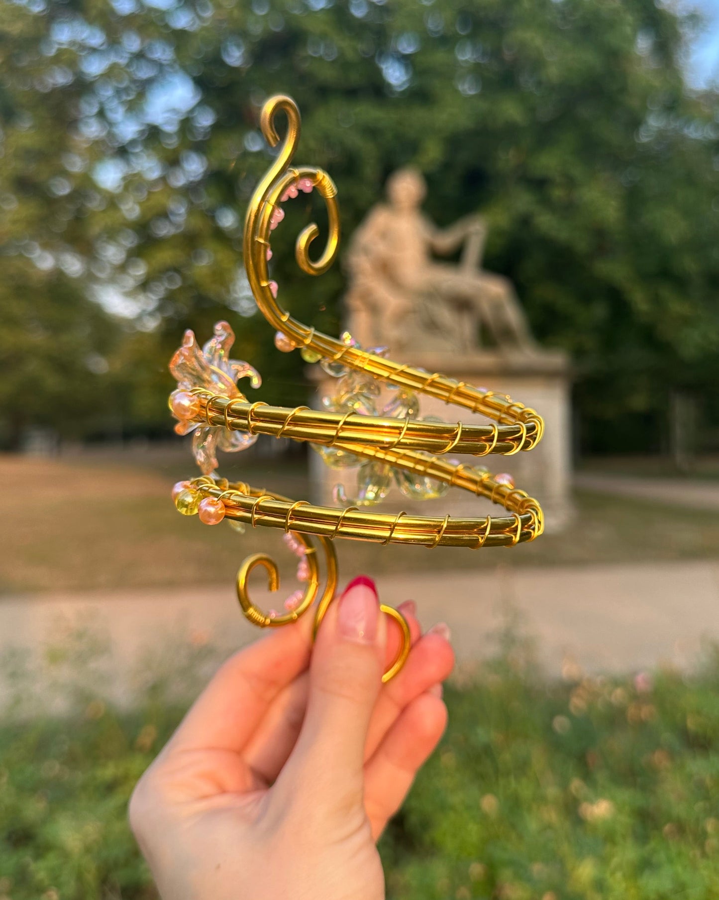 Oberarmreif Gold 'Emmi' – Handgemachter Fairycore Arm Cuff