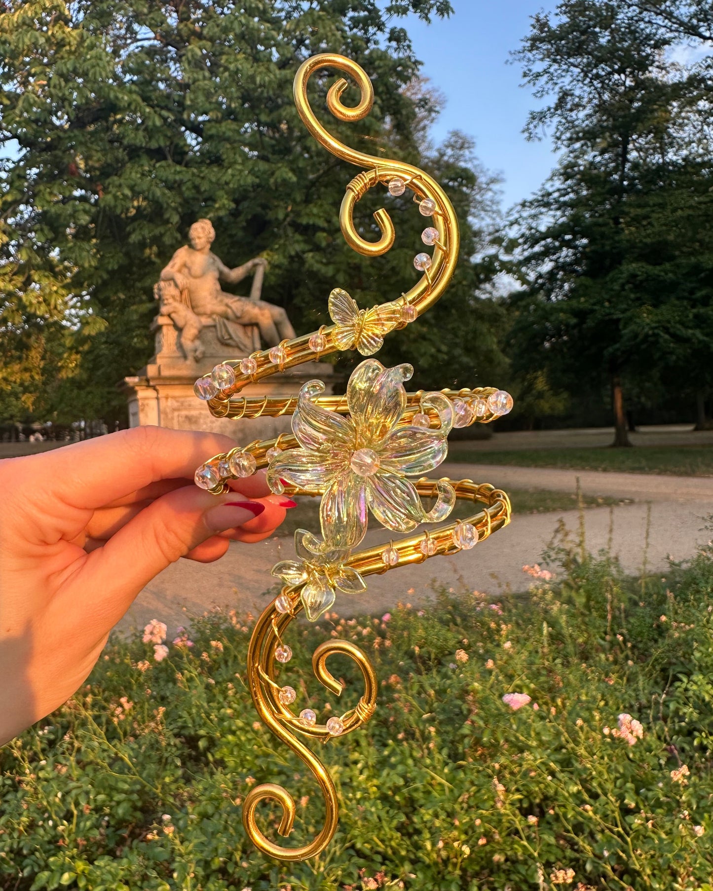 Oberarmreif Gold 'Tiara' – Handgemachter Fairycore Arm Cuff Jewelry