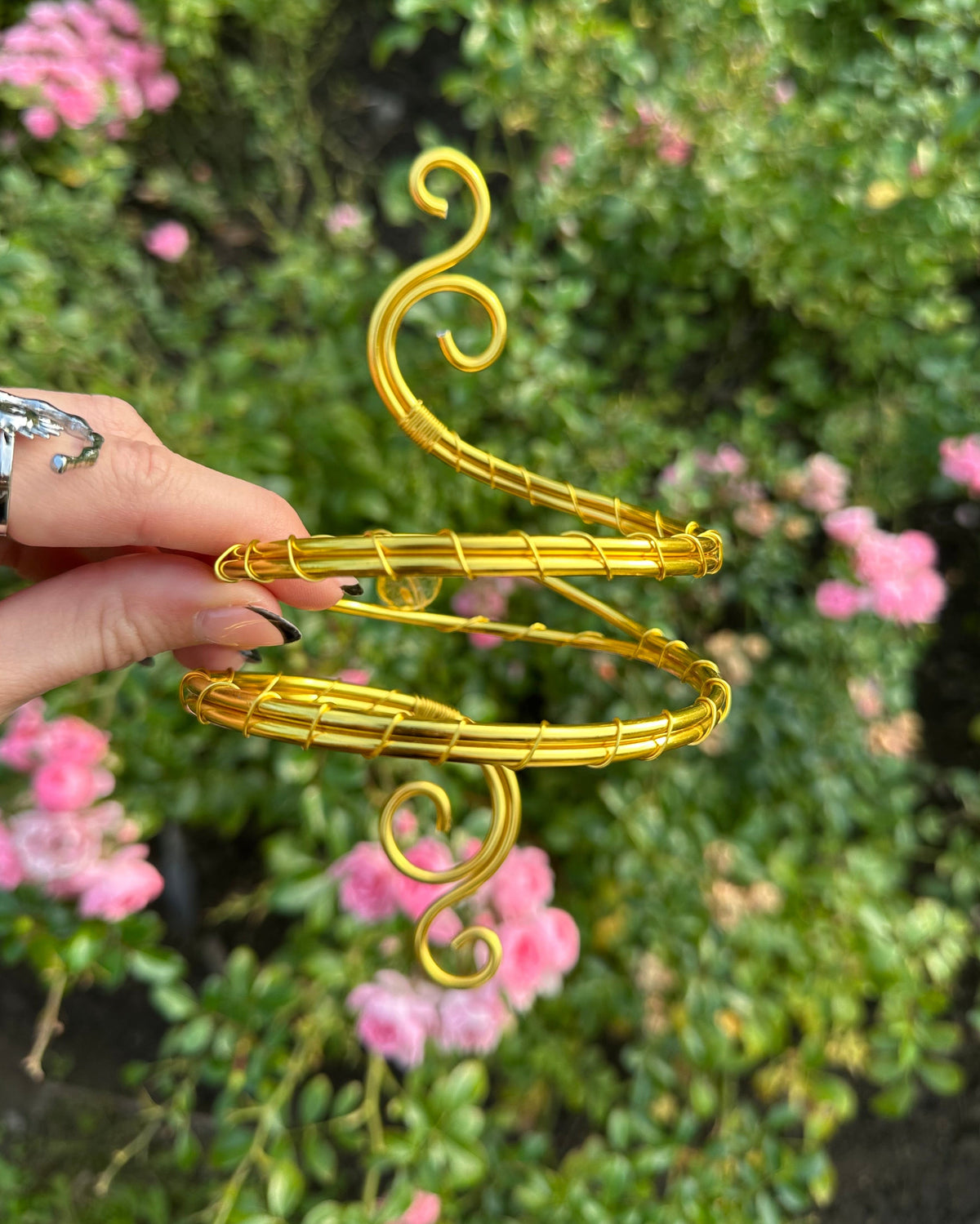 Oberarmreif Golden 'Gracia' – Handgemachter Arm Cuff Jewelry