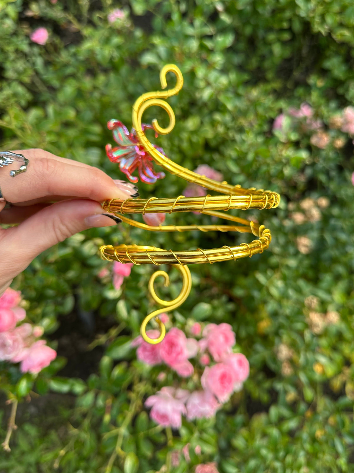 Oberarmreif Golden 'Mable' – Handgemachter Arm Cuff Jewelry