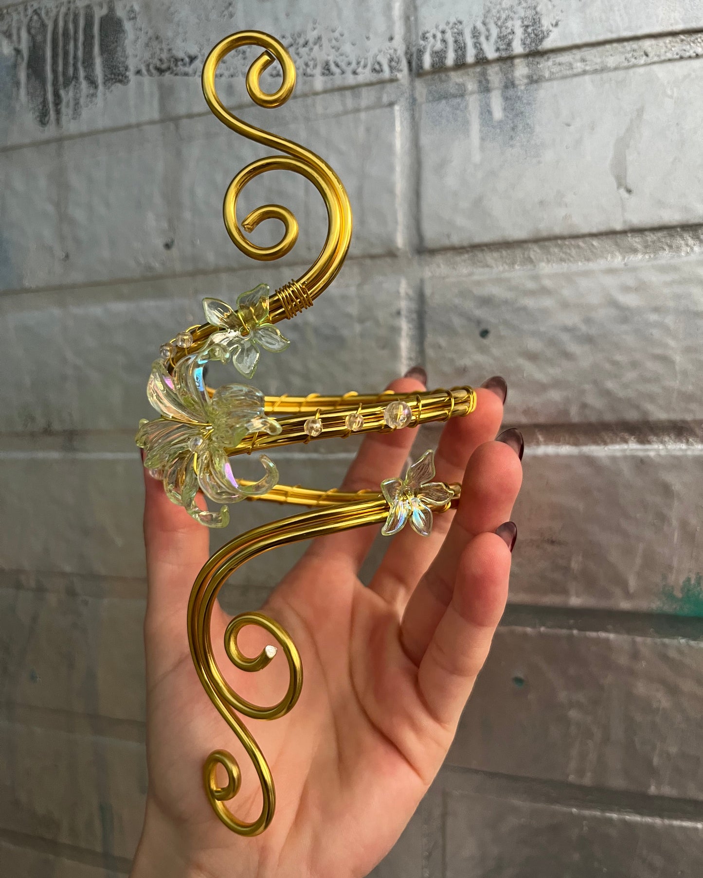 Oberarmreif Gold 'Flora' – Handgemachter Fairycore Arm Cuff Jewelry