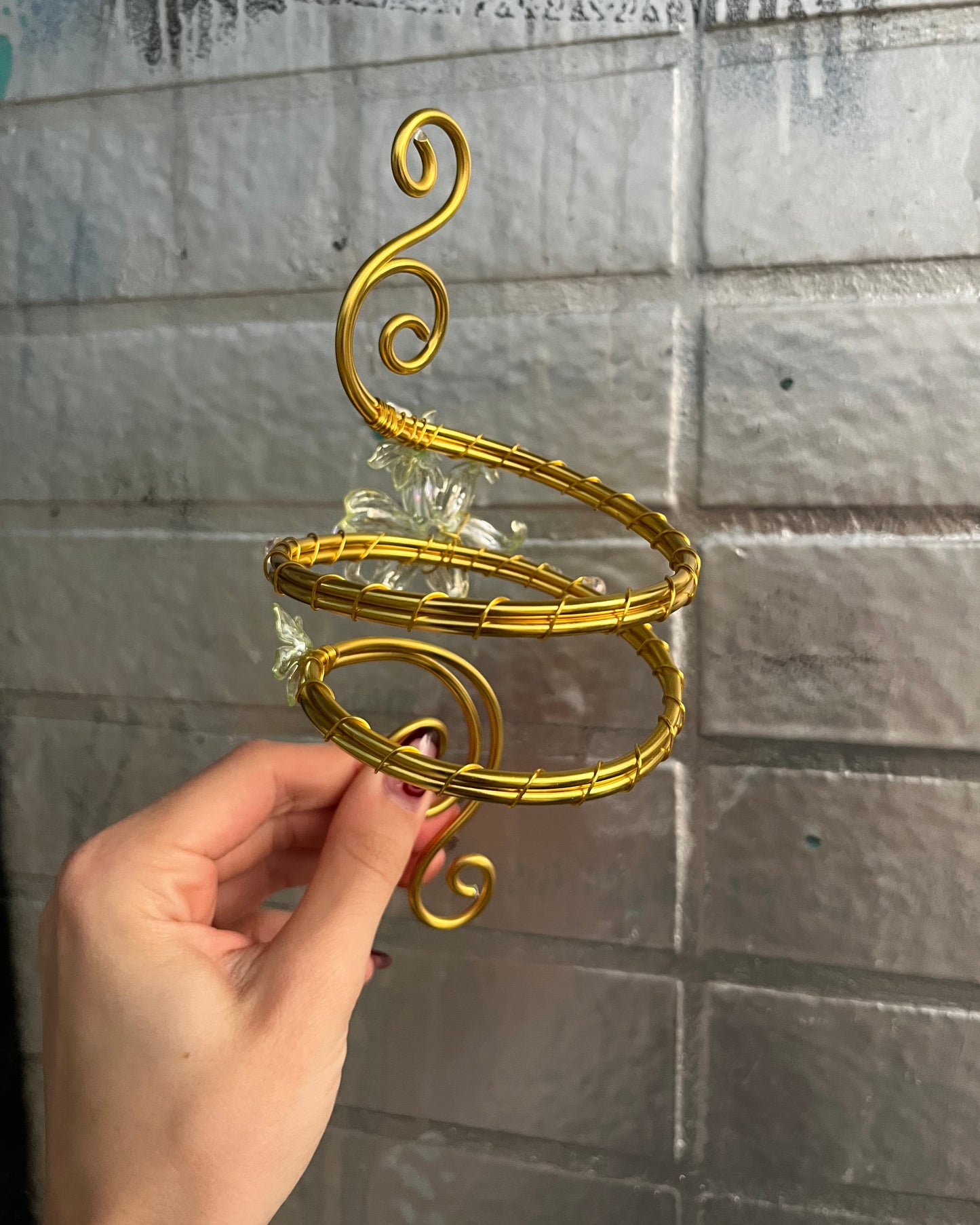 Oberarmreif Gold 'Flora' – Handgemachter Fairycore Arm Cuff Jewelry
