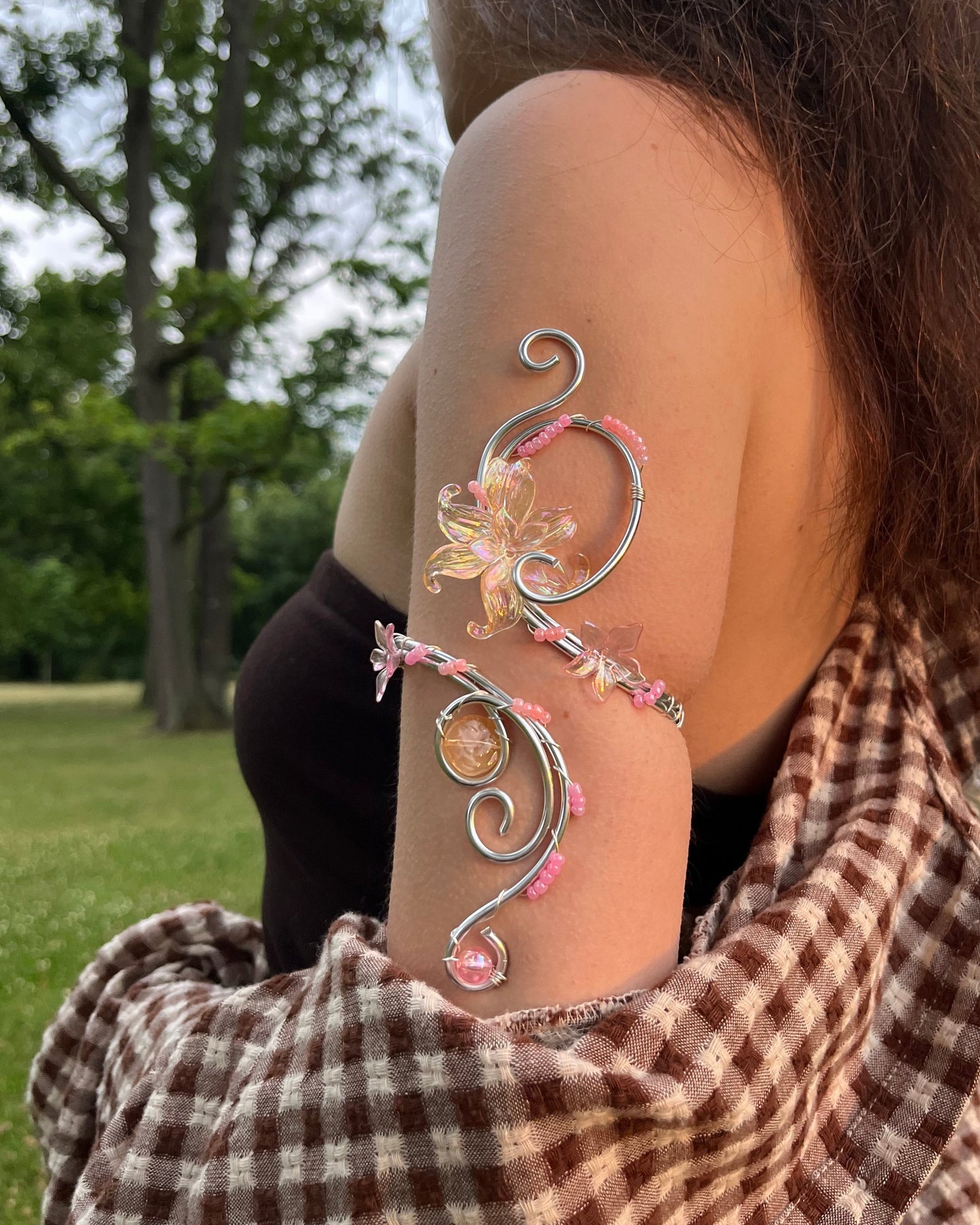 Oberarmreif Silber 'Laura' – Handgemachter Fairycore Arm Cuff