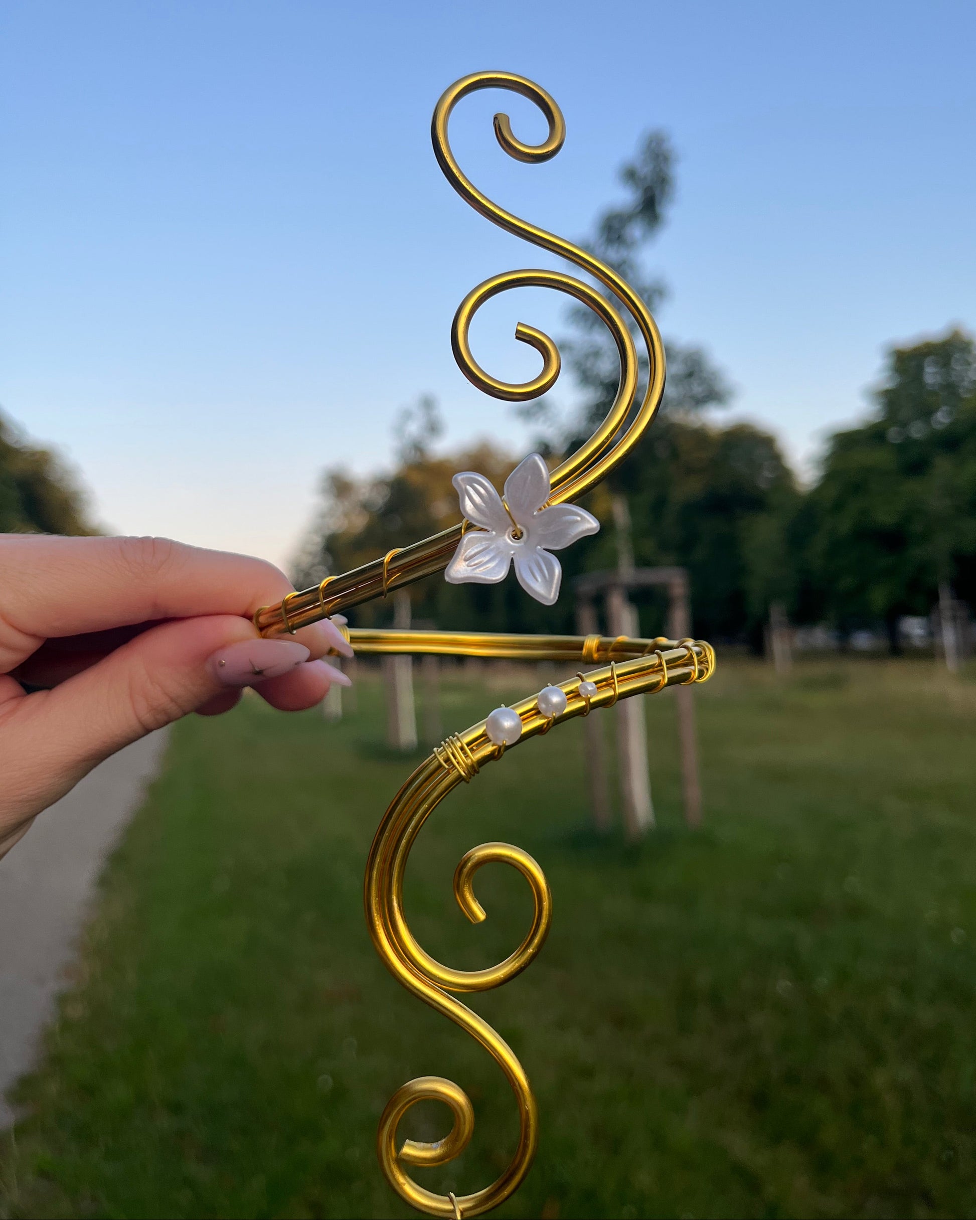 Goldener Oberarm Schmuck im Fairycore Style