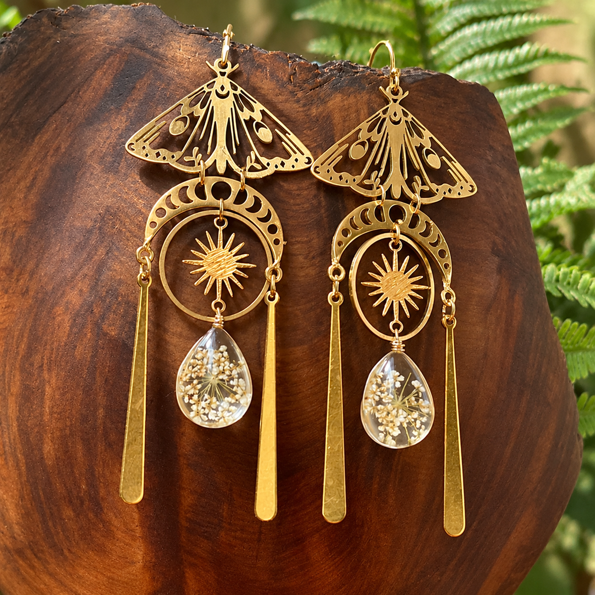 Handmade White Natural Flowers Sun and Moon Earrings 'Tressa'