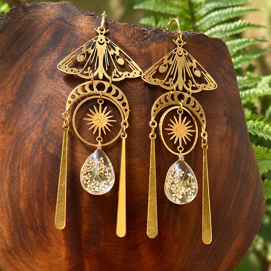 Handmade White Natural Flowers Sun and Moon Earrings 'Tressa'