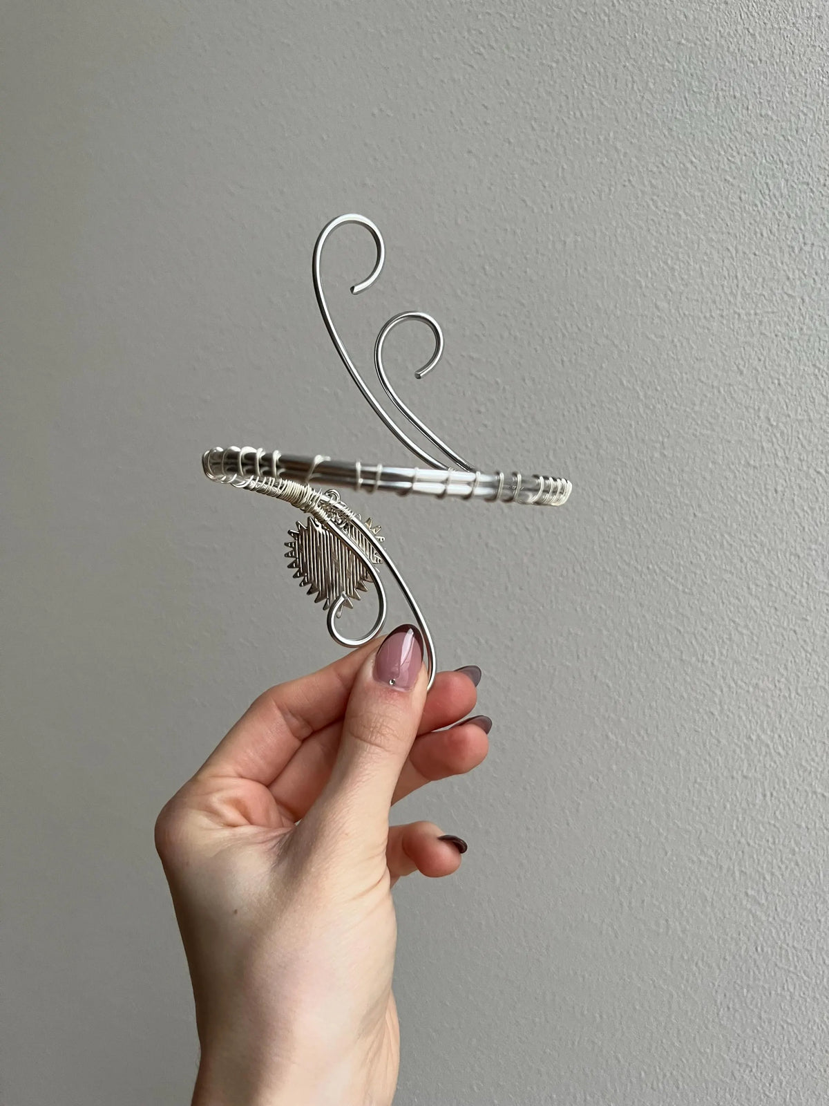 Oberarmreif Silber 'Poppy' – Handgemachter Alternative Arm Cuff Jewelry