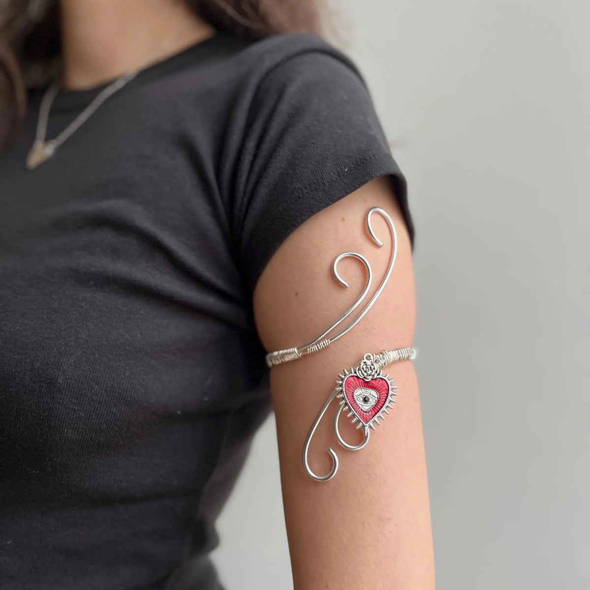 Oberarmreif Silber 'Poppy' – Handgemachter Alternative Arm Cuff Jewelry